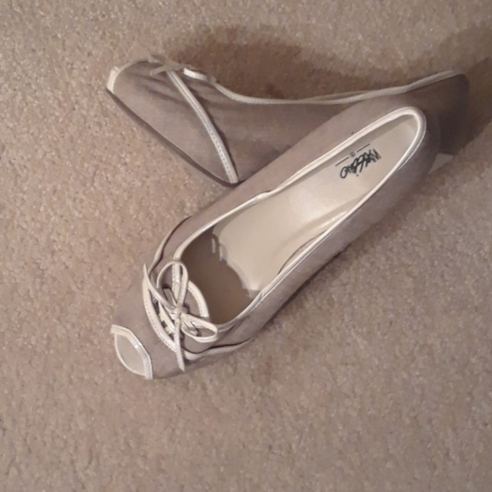 heels - Picture 3 of 3